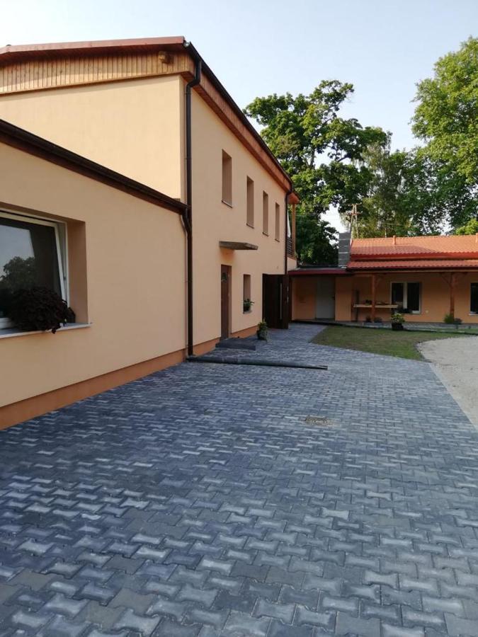 Bed and Breakfast Uroczysko Olesnica Chodzież Exterior foto